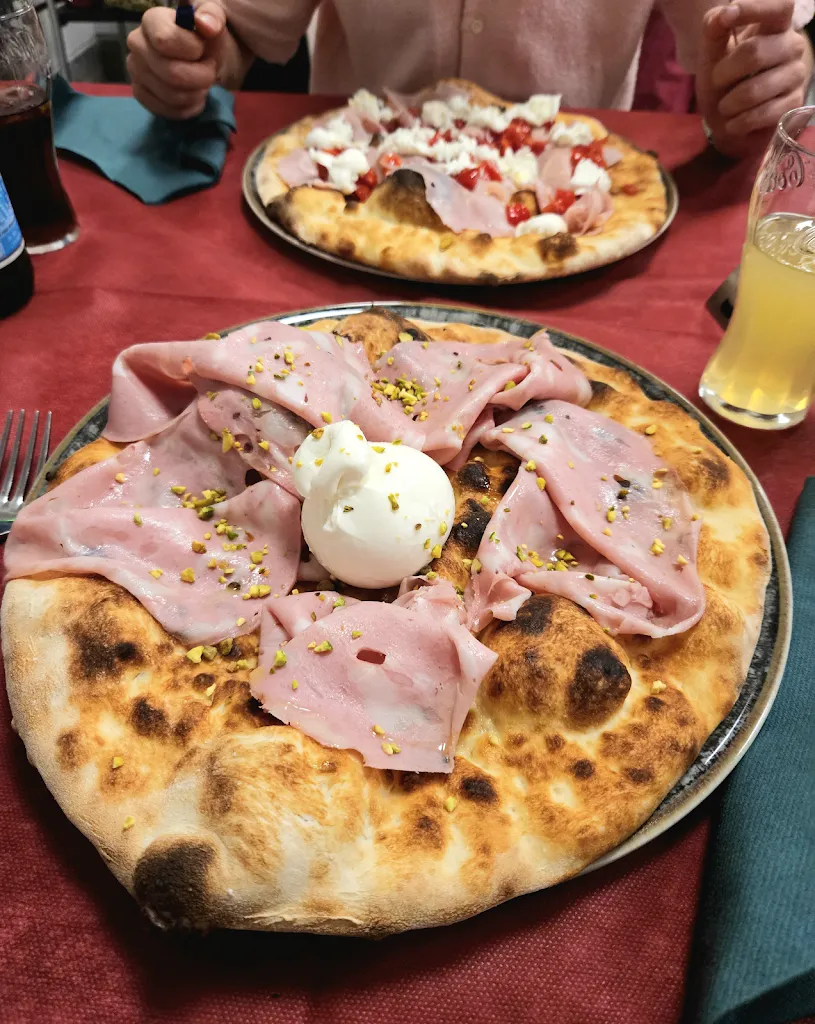 Tolga Karakozak_La lucciola_Abbadia San Salvatore_review