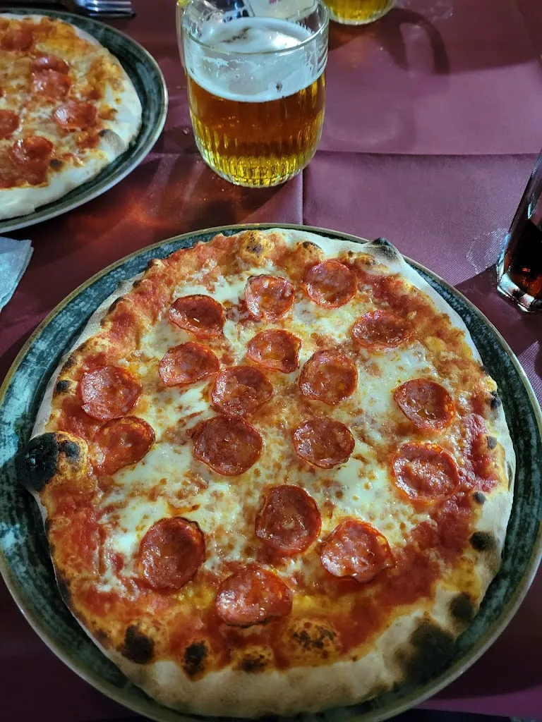 Lucas Schneider_La lucciola_Abbadia San Salvatore_review