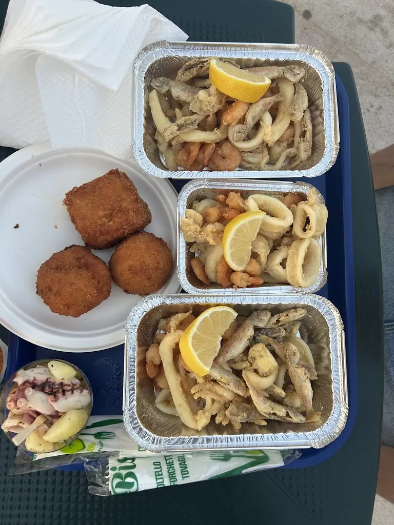 Gaia Antonelli_Pescheria Martellomare_Manfredonia_review