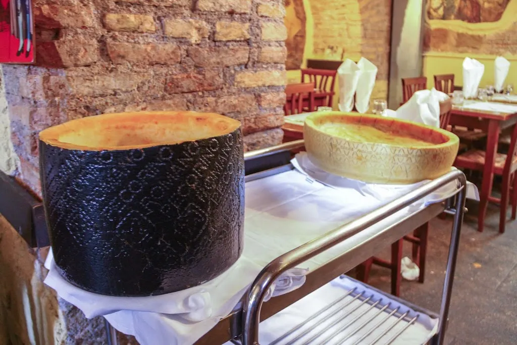 Trattoria Vecchia Roma_Arbia_slider_image_3