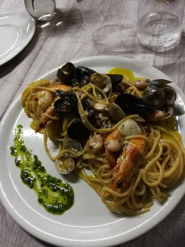 Beth Nolan_Lucas House_Albinia_review