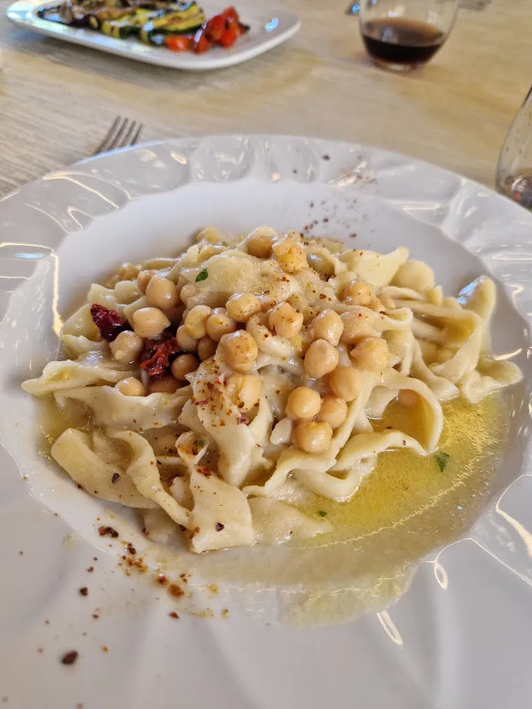 Natalia Pasquetto_L'Angolo Verde_Materdomini_review