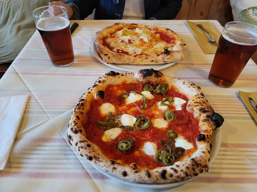 Terry Kennedy_La Pineta Beer Garden & Pizza_Anghiari_avis
