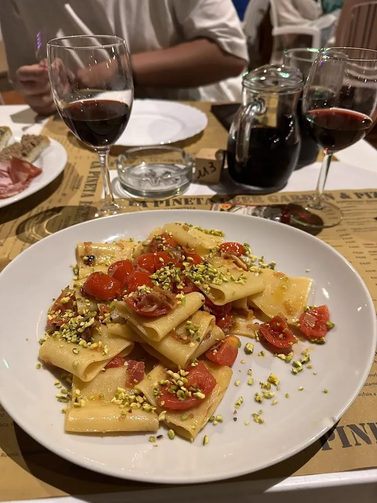 Monika Malý_La Pineta Beer Garden & Pizza_Anghiari_avis