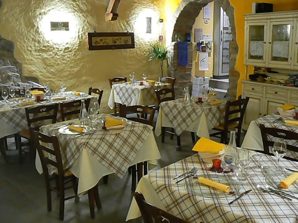 Osteria Bastarda Rossa restaurant in Arcidosso