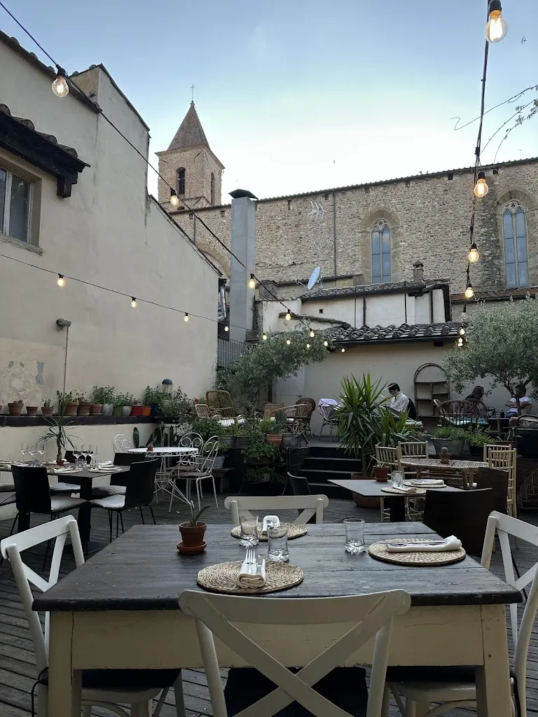 Chiraz BOUGOFFA_La Clandestina_Arezzo_review