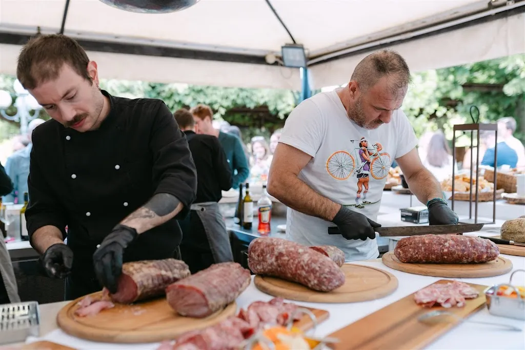 Emma Kenney_AmorDivino_Asciano_review