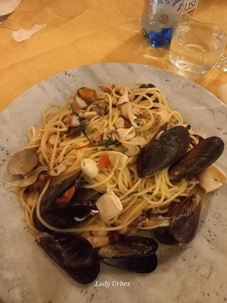 Lady urbex_Il laghetto del Valico da Giuliana_Altopascio_recensione