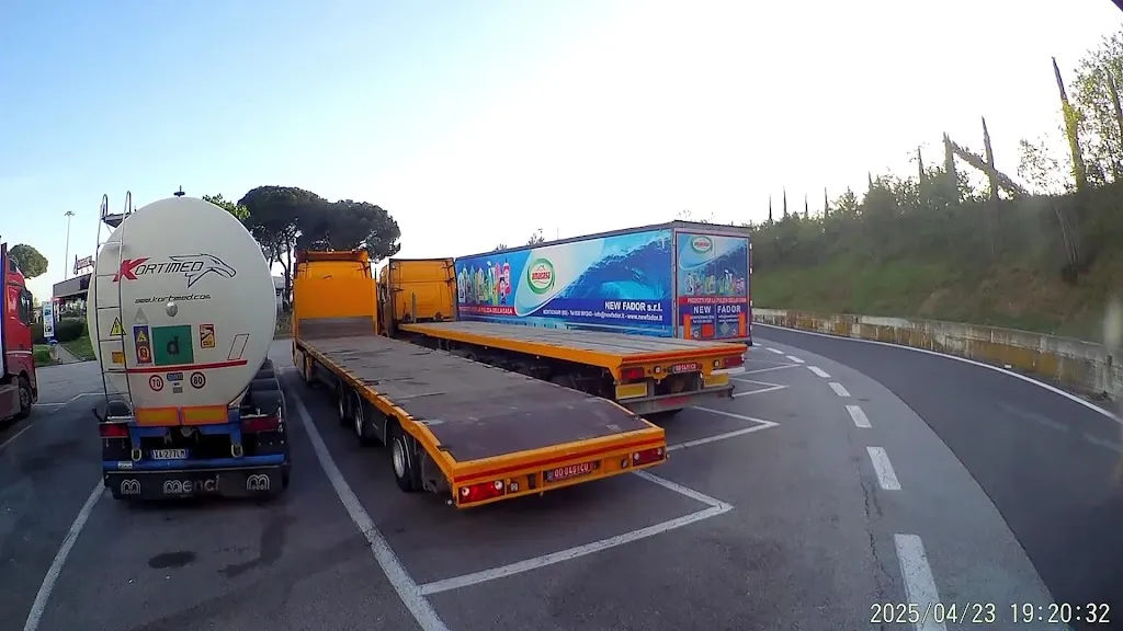 Pavel Kamenza_Badia al Pino Ovest - Market e Food - Distributore - Area di servizio_Badia al Pino_review