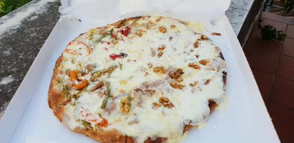 Monique Rebeiro_Pizzeria da Natale_Aulla_review