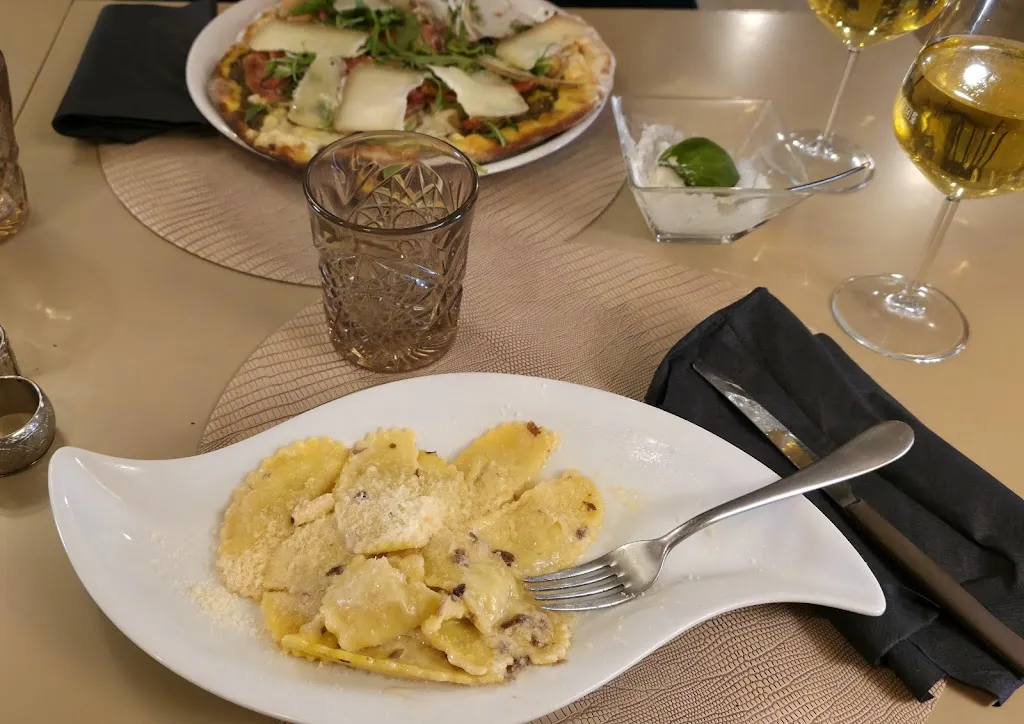 Anca-Maria Demenyi_Pizzeria Cafè Bijoù_Barberino Val d'Elsa_review