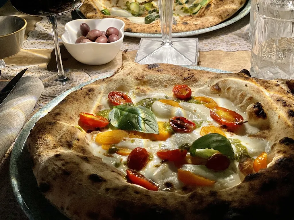 Lorene Faivre_Pizzeria Tomato and Basil_Martina Franca_review