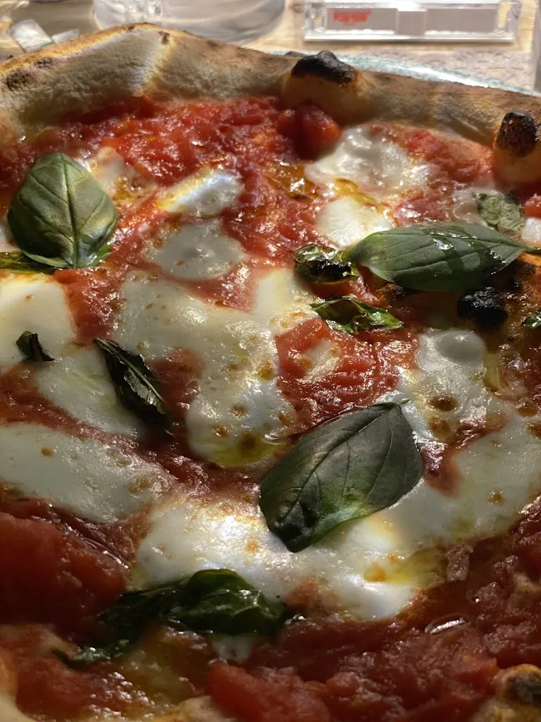 Alice Whittington_Pizzeria Tomato and Basil_Martina Franca_review