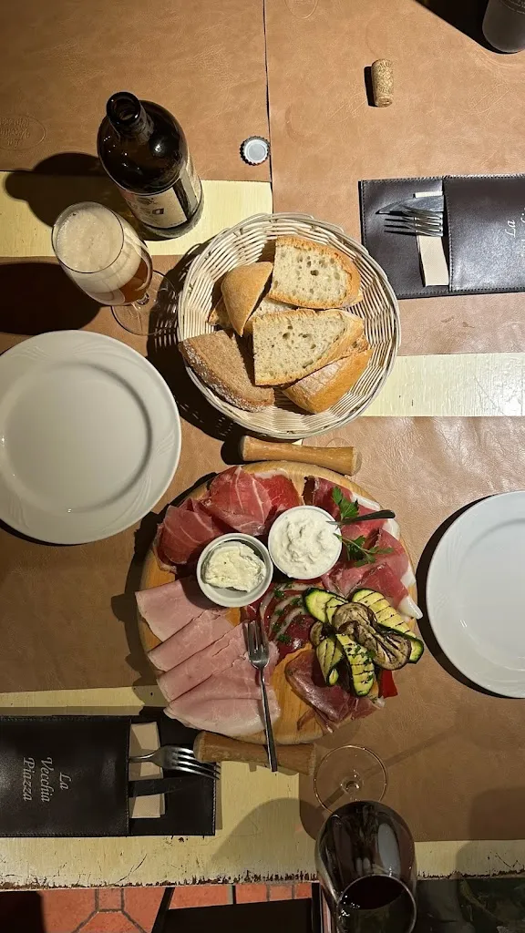 Jeffrey van der Heide_La Vecchia Piazza_Barberino Val d'Elsa_review