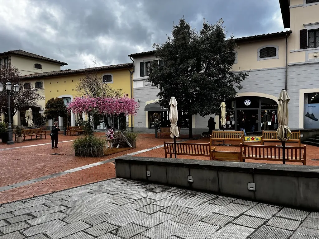 Maheshwaran Jothi_Outlet Barberino_Barberino di Mugello_review