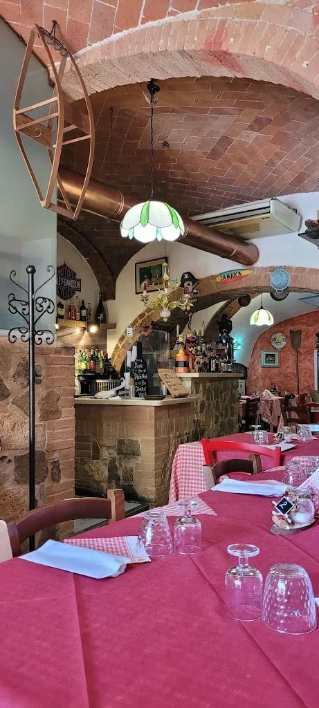 Alasdair MacLean_Bar Liberty Osteria Pub_Bettolle_recensione