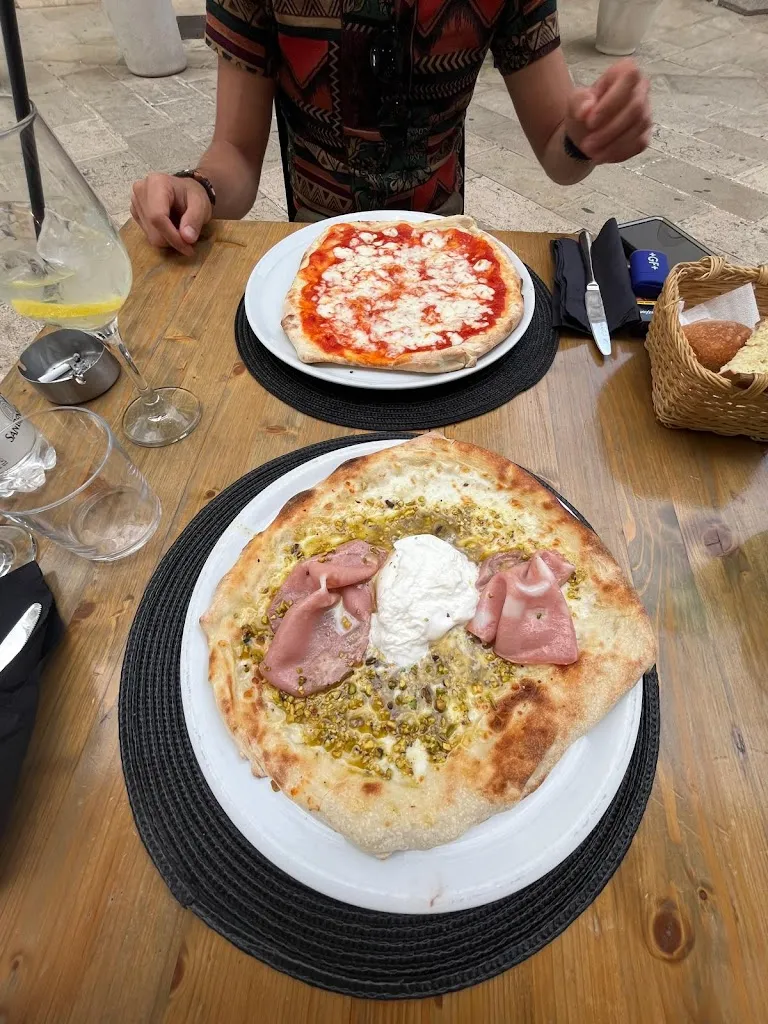 Dragos Burea_Romita Ristò 2.0 - Il ristorante sotto i portici, per deliziose ragioni_Martina Franca_review