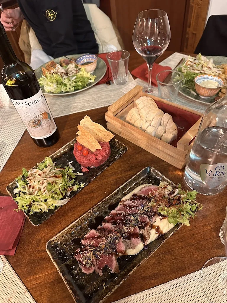 Azzurra Valentini_Vinhello - Wine & Food_Bucine_review
