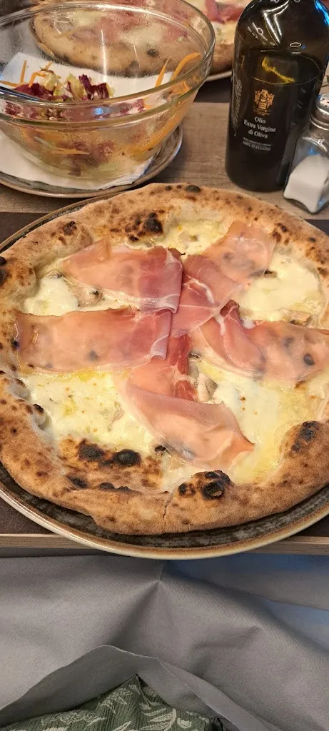 Roxi Watts_Pizzeria Jonny_Martina Franca_review