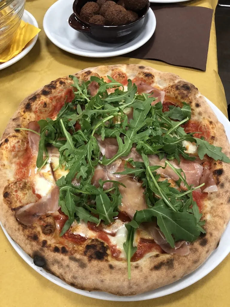 Ava Bai_Pizzeria Jonny_Martina Franca_review
