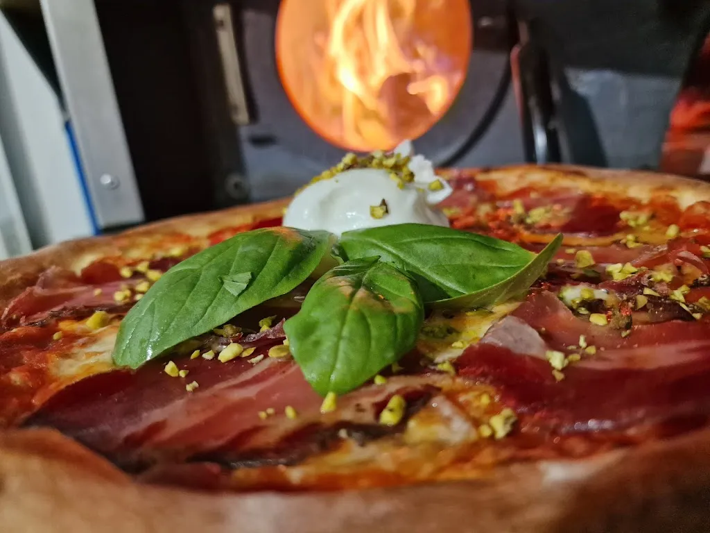 Pizzeria Pizza Divina_Martina Franca_slider_image_3
