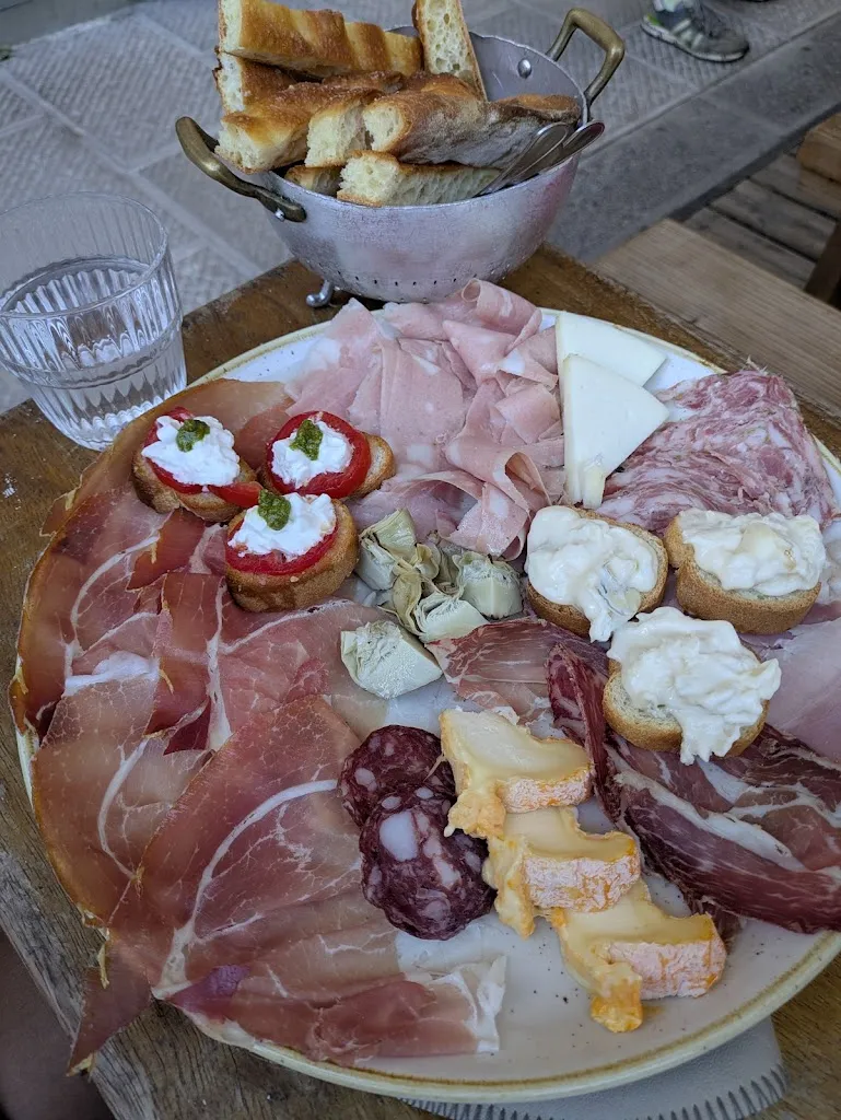 Tom Yates_Vino in Tavola_Borgo San Lorenzo_review