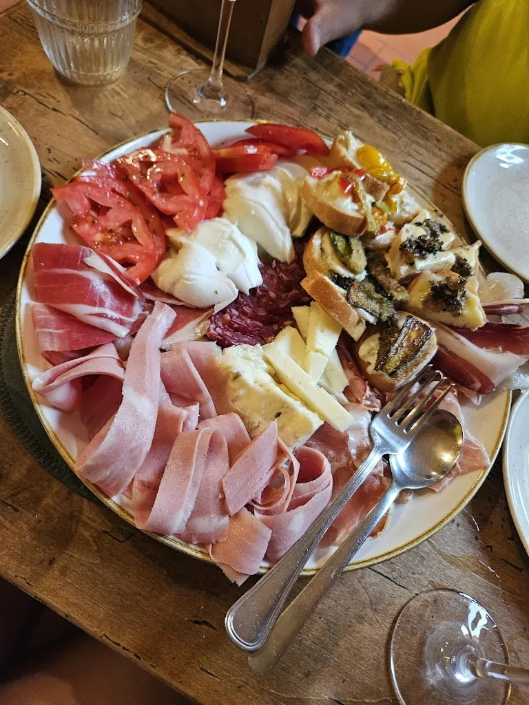 Daniela Kratochvílová_Vino in Tavola_Borgo San Lorenzo_review