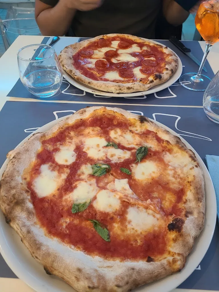 Indira B_In piazza_Caldine_review