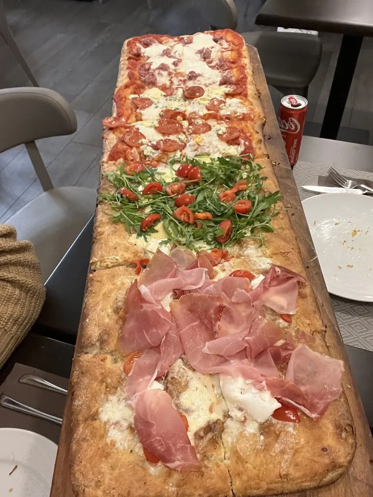 Alessio Tiberi_Pizzeria Un Quarto Di Luna Sas_Bientina_review