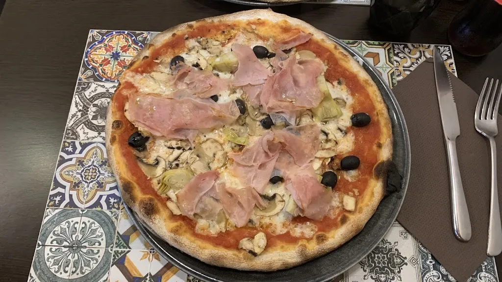 Pizzeria Un Quarto Di Luna Sas_Bientina_slider_image_2