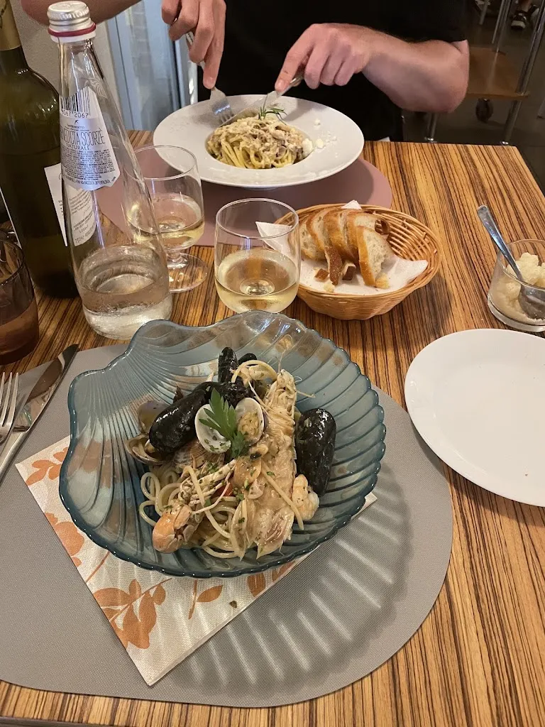 Skye Mercedes_Ristorante Pizzeria Modugno_Bientina_review