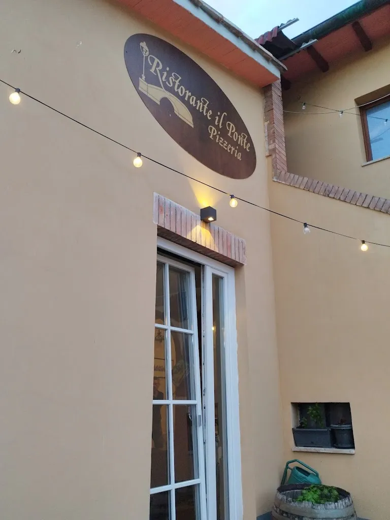Ristorante Pizzeria Il Ponte restaurant in Buonconvento