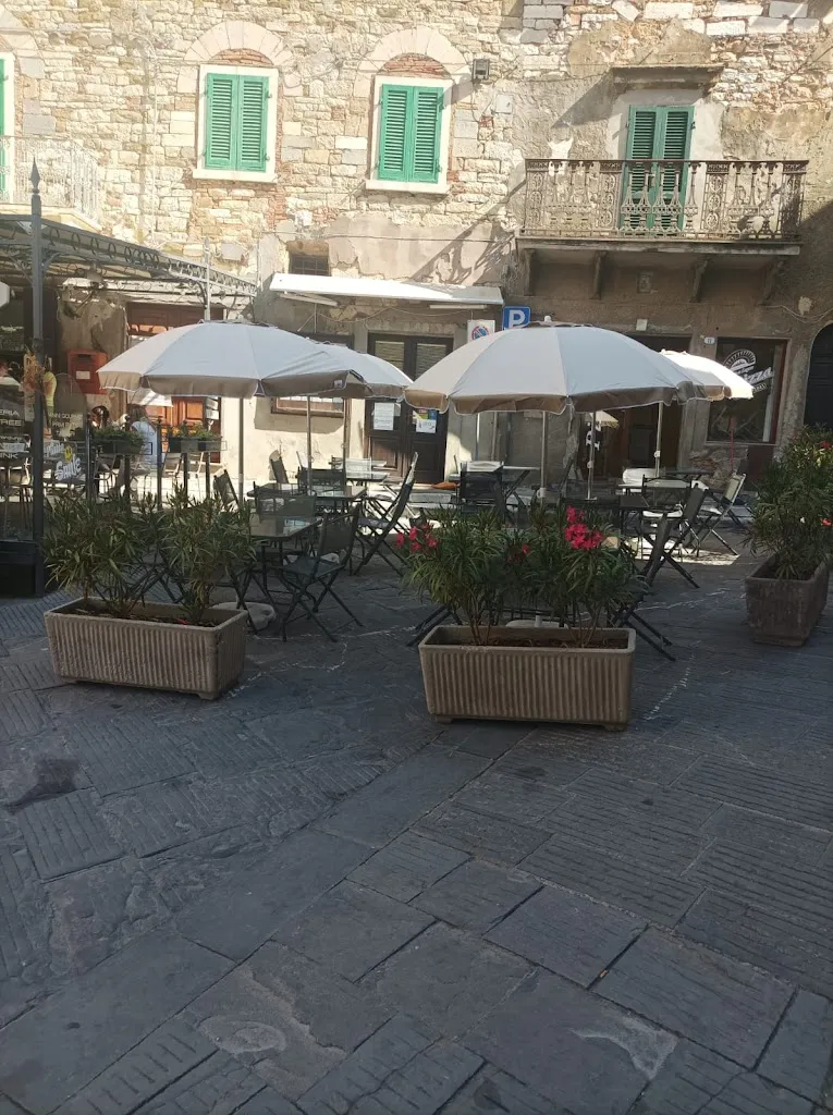 IL PIZZA restaurant in Campiglia Marittima