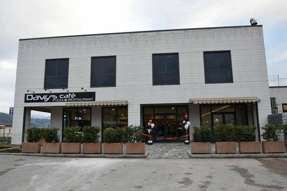 Davy's Cafe Pizza & restaurant restaurant in Camporgiano