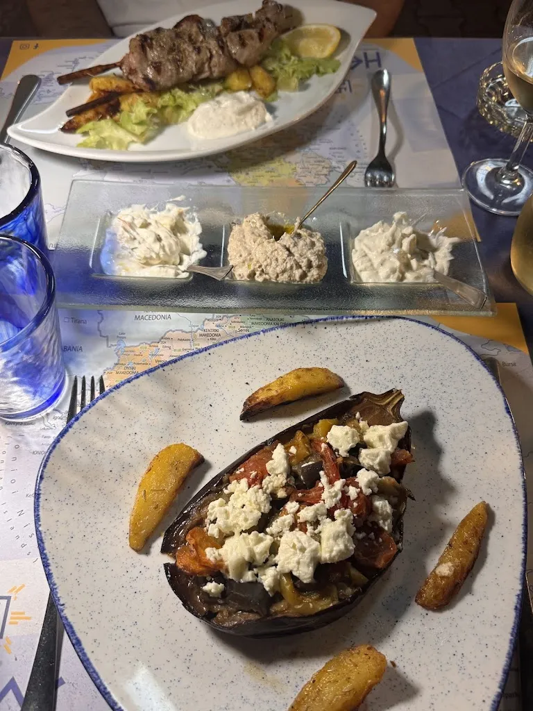 fatima zaytoun_Helios Taverna Greca_Camaiore_review