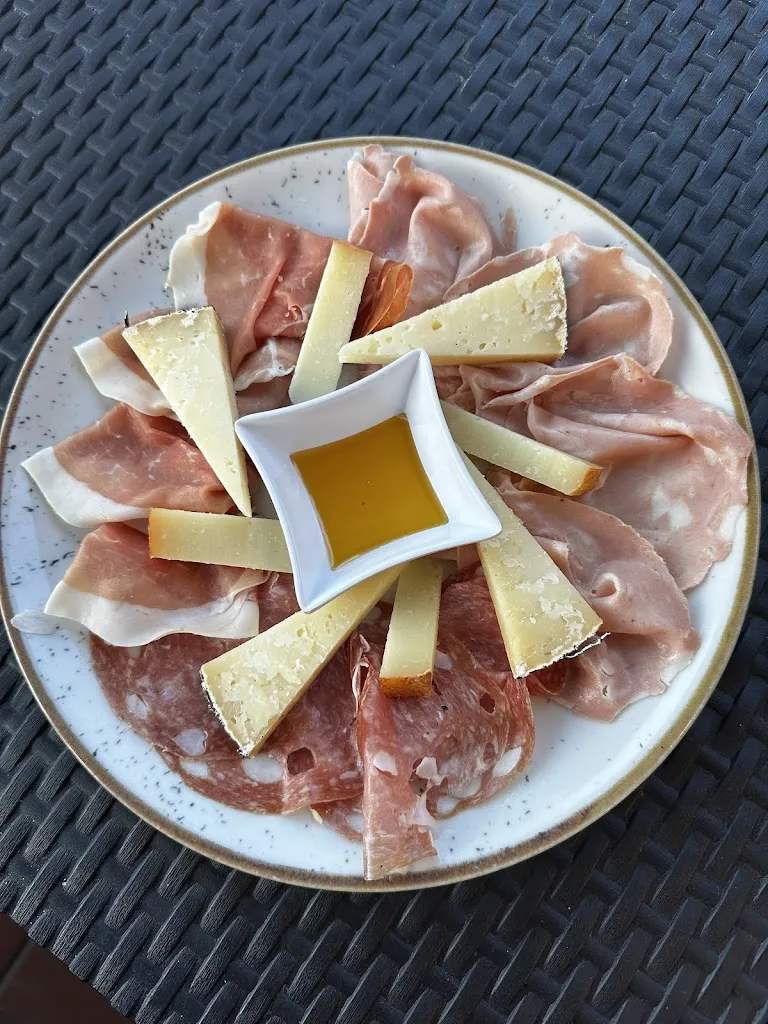 ILARY ILARY_Ristorante Pizzeria Caffè dell'Elba Art_Campo nell'Elba_recensione