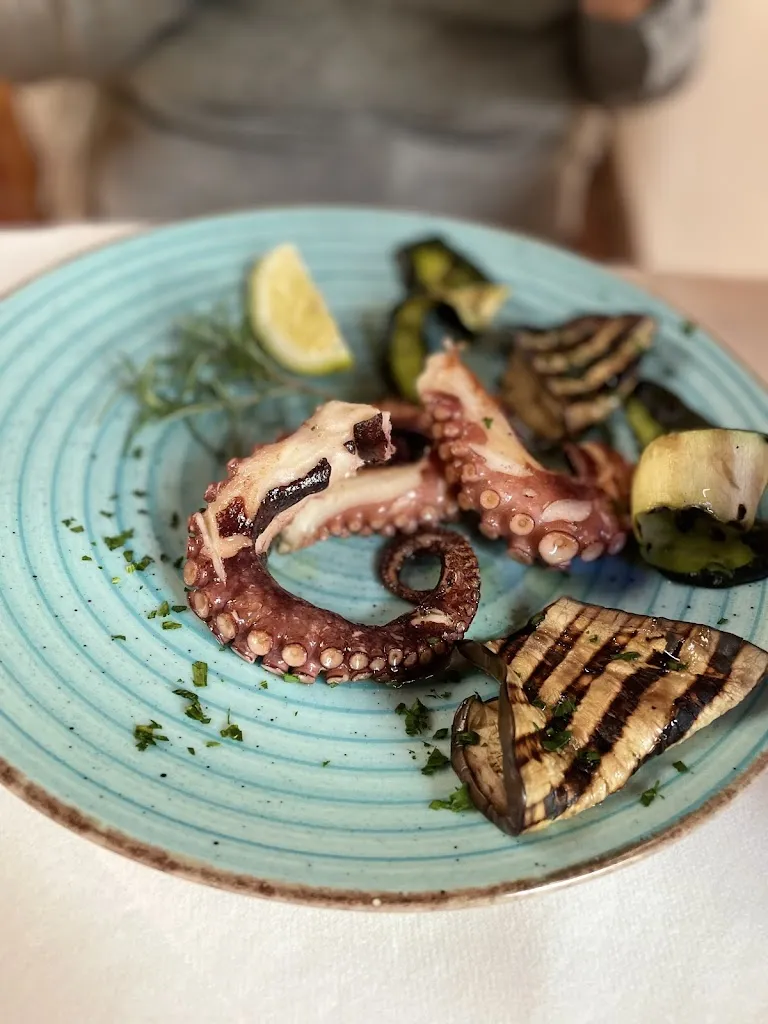 Ronald Konheiser_Villa degli Ulivi_Campo nell'Elba_review