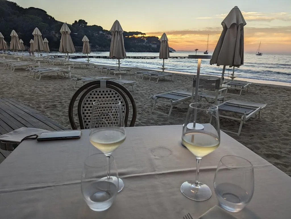 La Capannina Mediterranean Gourmet restaurant On The Beach restaurant in Campo nell'Elba