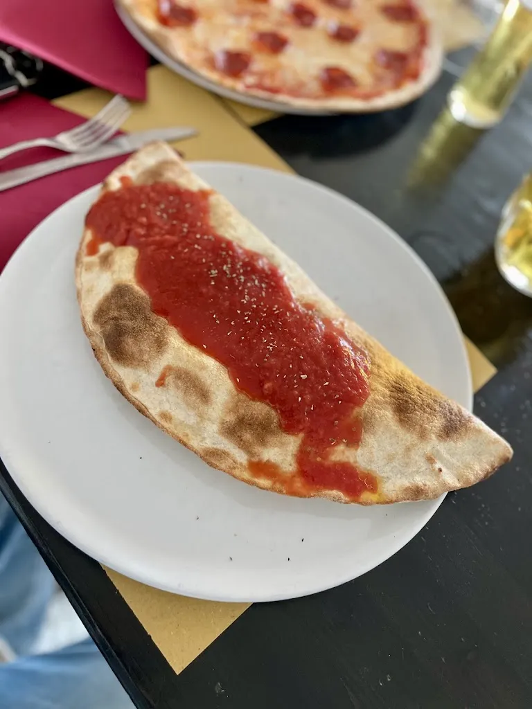 Harald Schremser_Bar Pizzeria Ristorante Chiaro Scuro Camucia AR_Camucia-Monsigliolo_avis