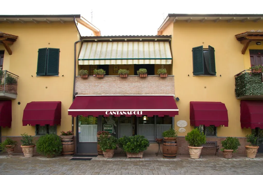 Ristorante Cantanapoli restaurant in Camucia-Monsigliolo