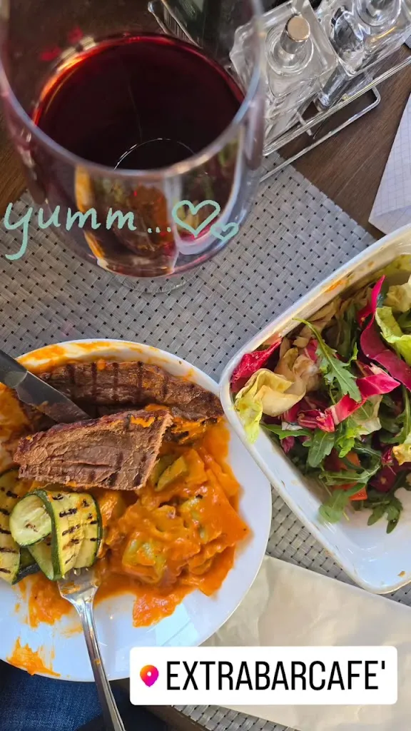 Erika Lopez_Extrabar Cafè_Camucia-Monsigliolo_review