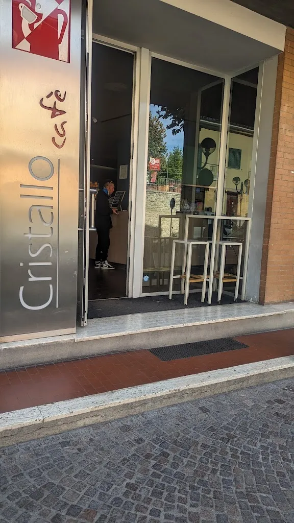 Tara Ann Walker_Cristallo Cafè_Camucia-Monsigliolo_review