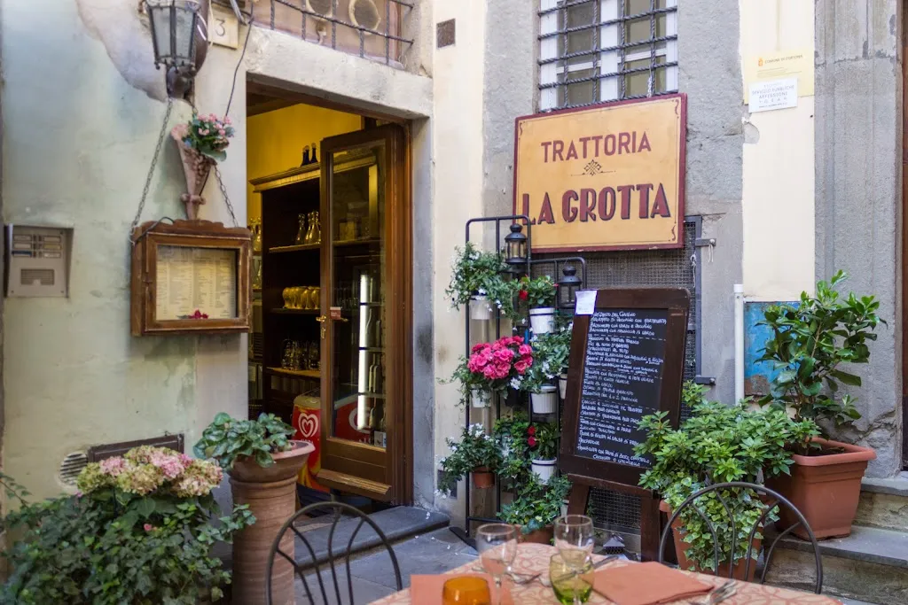 La Grotta restaurant in Camucia-Monsigliolo