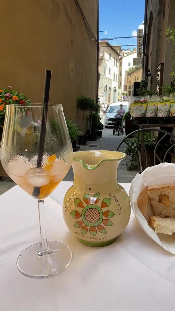 La Grotta_Camucia-Monsigliolo_slider_image_2