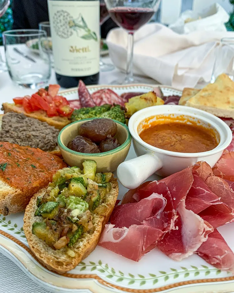 La Grotta_Camucia-Monsigliolo_slider_image_3