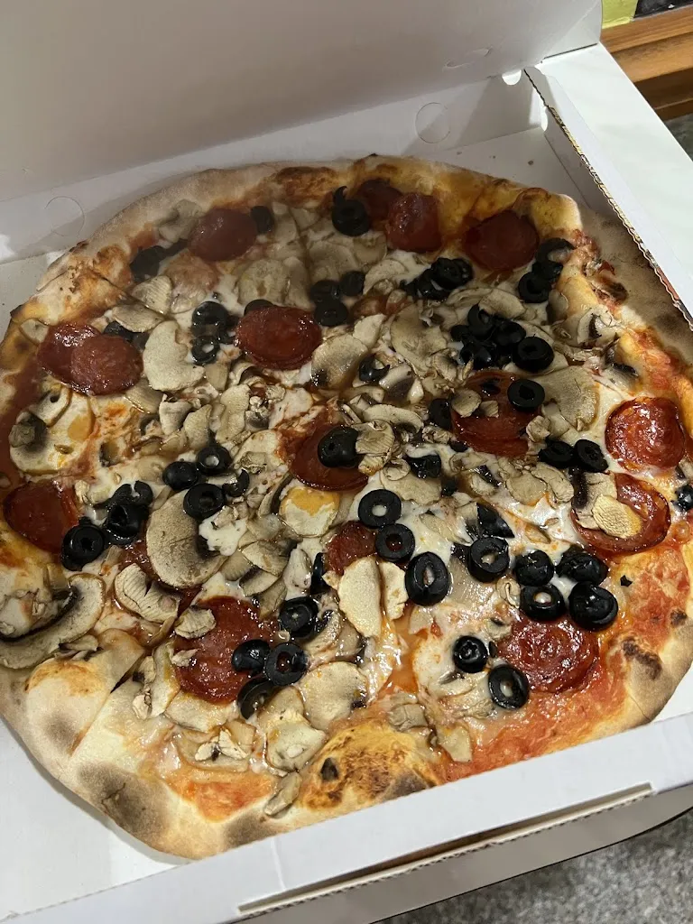 Guilherme Battaglin_L'Angolo Della Pizza Di Spina Carmine_Cantagrillo-Casalguidi_Bewertung