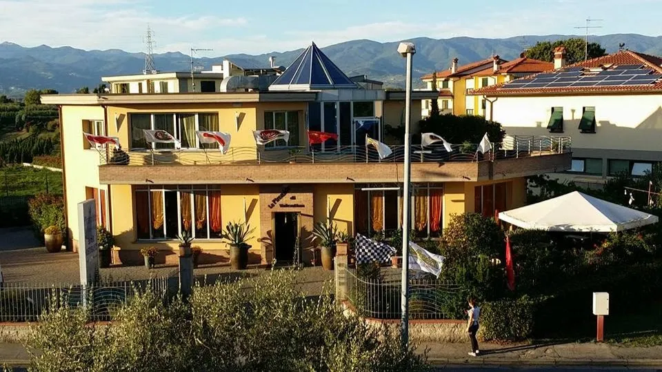 Ristorante La Piramide di Valentina_Cantagrillo-Casalguidi_slider_image_3