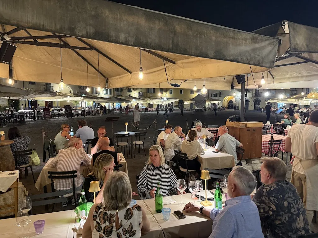 Tom BYL_L' Angolo Tondo_Capannori_recensione