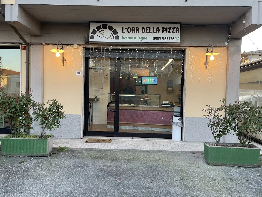 L'ora Della Pizza restaurant in Capannori
