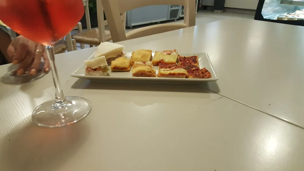 Emiliano Longo_Nuovo BarCaccia_Capalbio_review